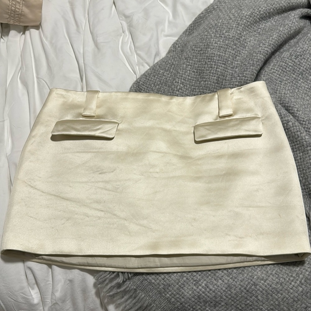 NWOT HELSA HEAVY SATIN MINI SKIRT IVORY